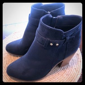 *Cute* classy royal blue suede-like wedges